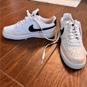 NEW Nike women’s sneakers size 8